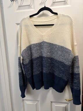 V-Neck Ombre Knit Sweater - Cream and Navy